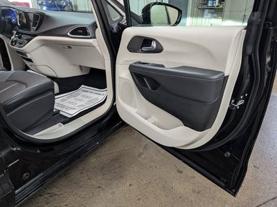 2024 Chrysler Pacifica — detail view