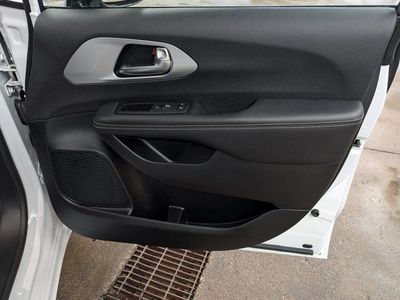 2025 Chrysler Pacifica — detail view