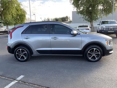 2025 Kia Niro — interior view