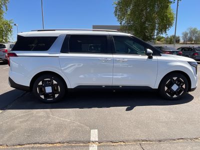 2026 Kia Carnival — detail view