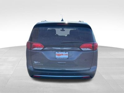 2017 Chrysler Pacifica — detail view