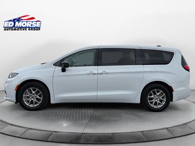 2024 Chrysler Pacifica — side profile view