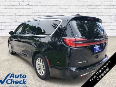 2024 Chrysler Pacifica — side profile view