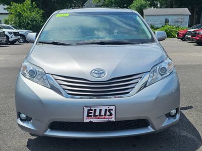 2017 Toyota Sienna — side profile view