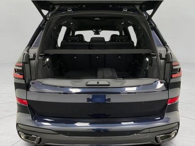 2027 BMW X7 — detail view