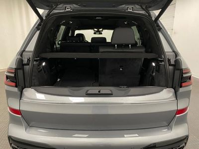 2027 BMW X7 — detail view