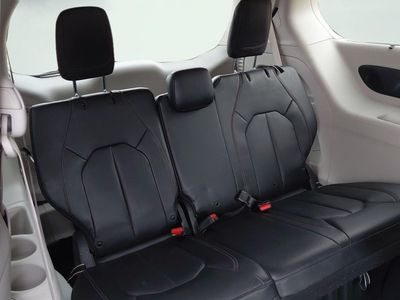 2019 Chrysler Pacifica — detail view