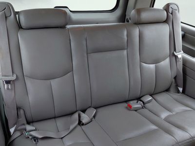 2004 Chevrolet Suburban — interior view