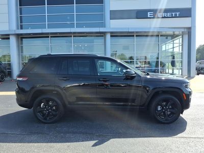 2023 Jeep Grand Cherokee — rear three-quarter view