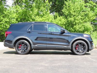 2023 Ford Explorer — side profile view