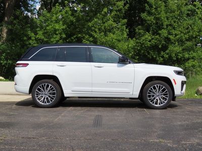 2026 Jeep Grand Cherokee — side profile view
