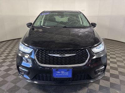 2024 Chrysler Pacifica — side profile view