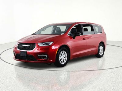 2025 Chrysler Pacifica — side profile view