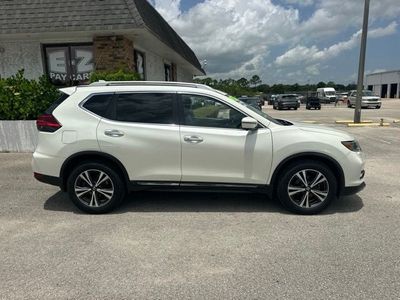 2017 Nissan Rogue — detail view