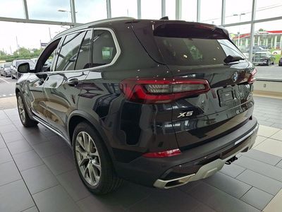 2023 BMW X5 xDrive40i — interior view