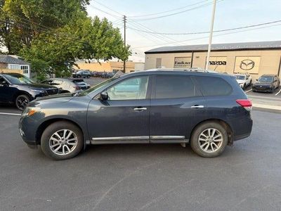 2016 Nissan Pathfinder — rear three-quarter view