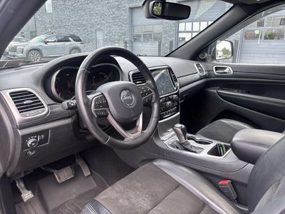 2020 Jeep Grand Cherokee — interior view