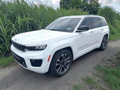 2023 Jeep Grand Cherokee — side profile view