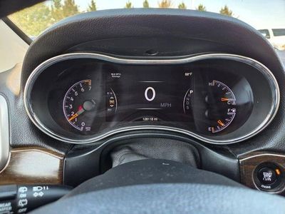 2014 Jeep Grand Cherokee — interior view