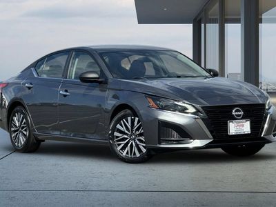 2025 Nissan Altima — side profile view