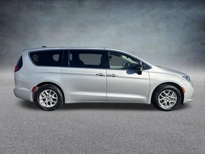 2024 Chrysler Pacifica — side profile view