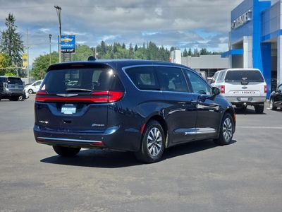 2023 Chrysler Pacifica — detail view