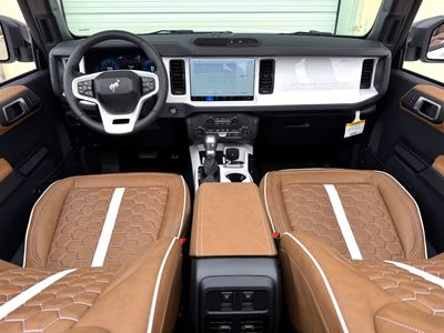2026 Ford Bronco Outer Banks V6 Black Appearance Package Luxury Packag — detail view