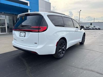 2023 Chrysler Pacifica — side profile view