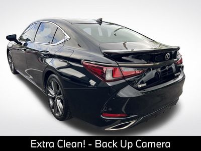 2020 Lexus ES — detail view