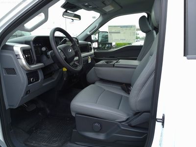 2025 Ford F-350SD — detail view