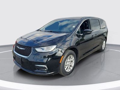 2025 Chrysler Pacifica — side profile view