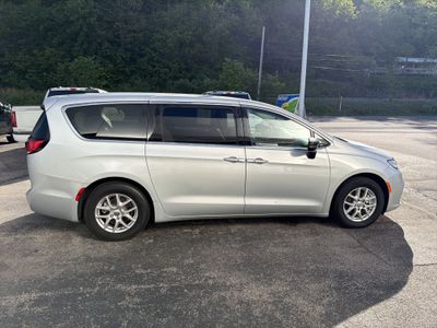 2024 Chrysler Pacifica — detail view
