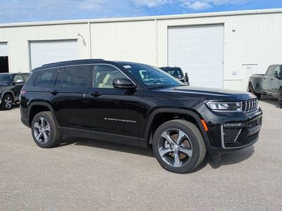 2026 Jeep Grand Cherokee — side profile view