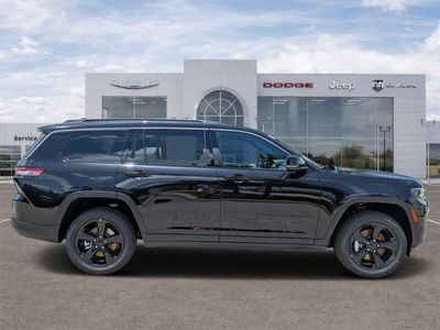 2026 Jeep Grand Cherokee — side profile view