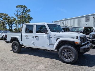 2026 Jeep Gladiator — side profile view