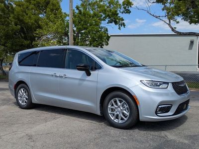 2026 Chrysler Pacifica — side profile view