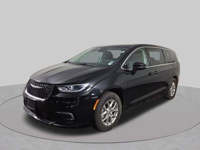 2024 Chrysler Pacifica — side profile view
