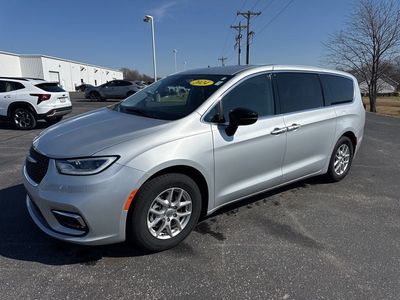 2024 Chrysler Pacifica — detail view