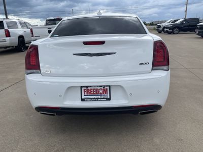 2023 Chrysler 300 — detail view