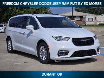 2022 Chrysler Pacifica — side profile view