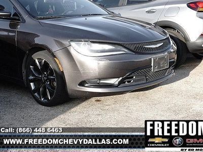 2016 Chrysler 200 — side profile view