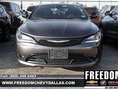 2016 Chrysler 200 — rear three-quarter view