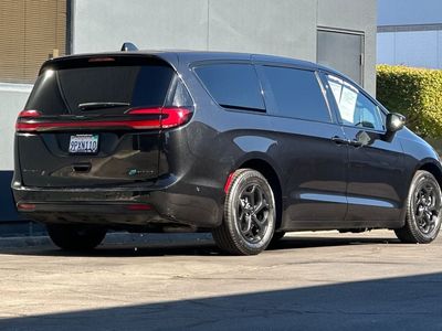 2023 Chrysler Pacifica Hybrid — interior view