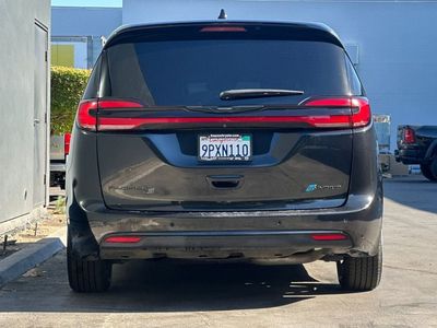 2023 Chrysler Pacifica Hybrid — detail view