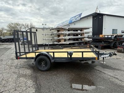 25 LAMAR UTILITY 3K — rear three-quarter view