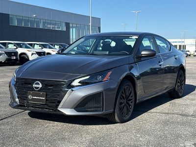 2025 Nissan Altima — side profile view