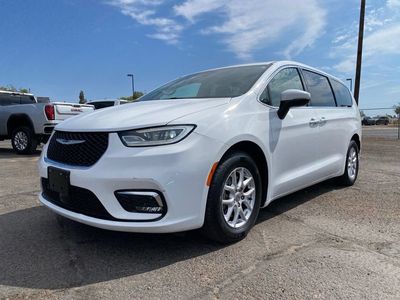 2023 Chrysler Pacifica — side profile view