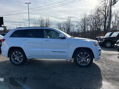 2020 Jeep Grand Cherokee — side profile view