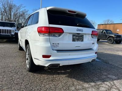 2020 Jeep Grand Cherokee — detail view
