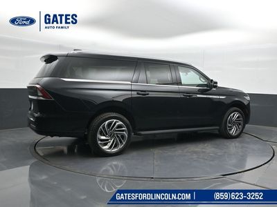 2026 Lincoln Navigator L — side profile view
